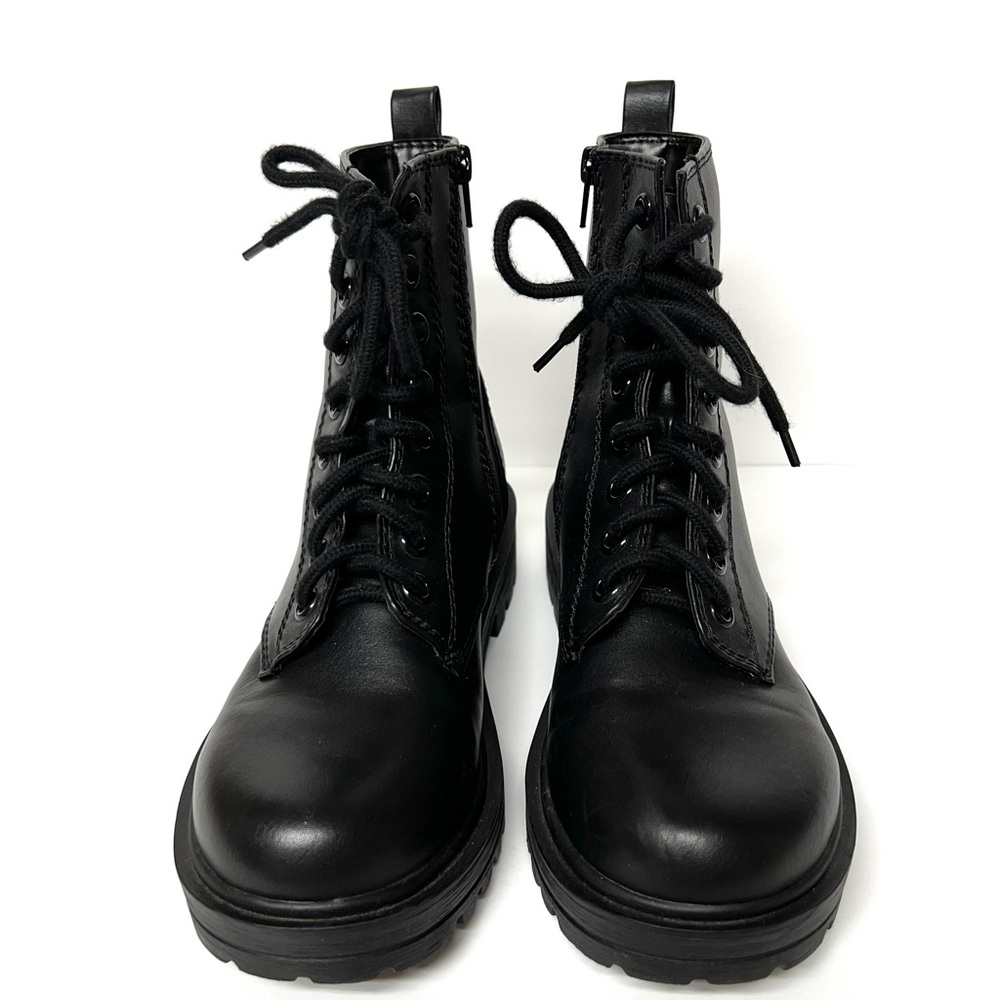 Soda brand Women’s Black Combat boots Size 7.5